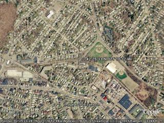 42 25 33 N 071 10 32 W